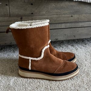 Toms boots size 7